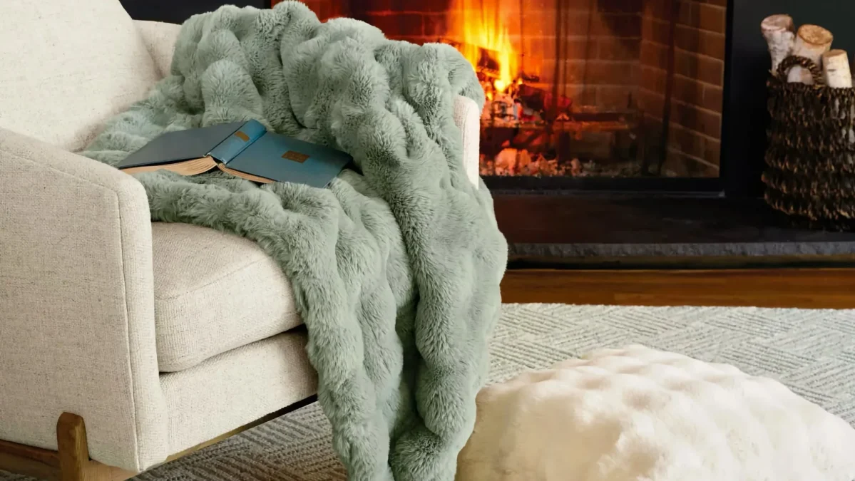 How a Faux Fur Blanket Adds Warmth, Texture, and Quiet Luxury to Contemporary Spaces